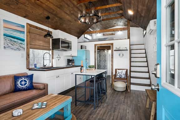 Life's a Beach - 3 Acres with Hot Tub - Image 1