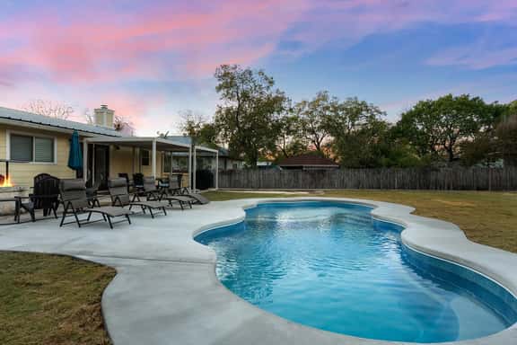 Porch & Pour - Pool, Hot Tub & Fire Pit - Image 1