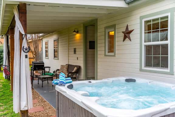 Longhorn Lodge - Fire Pit & Hot Tub - Image 1
