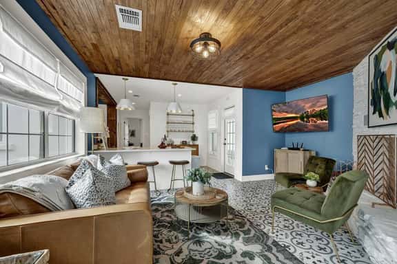 Wine Down House - Hot Tub, Fire Pit & Walk to Main - Image 1