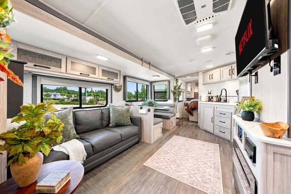 Glamping Getaway - On the 290 Wine Trail - Image 1