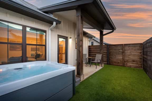 Eagle's Landing 104 - Couples getaway with Hot Tub - Image 1