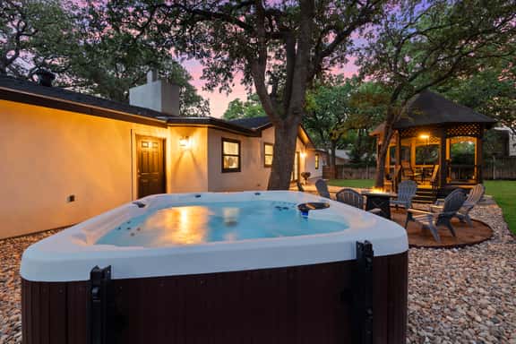 The 309 Retreat - Hot Tub & Fire Pit! - Image 1