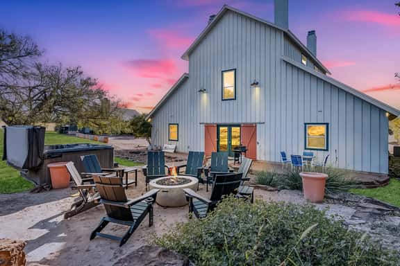 Meadows Farmhouse & Cottage - Hot Tub & Fire Pit - Image 1