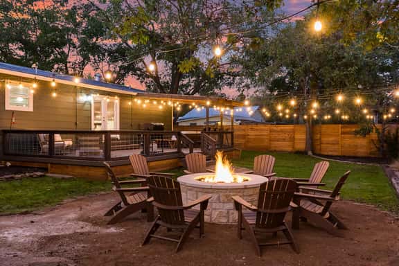 Gruene Haus - Close to Main, Hot Tub & Fire Pit - Image 1