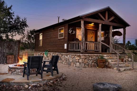 Rockin' R Ranch - 6 Cabins & Sleeps 14 - Image 1