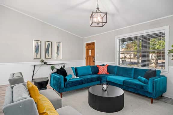 Fritztown's Finest - Hot Tub, Fire Pit & Sleeps 10 - Image 1