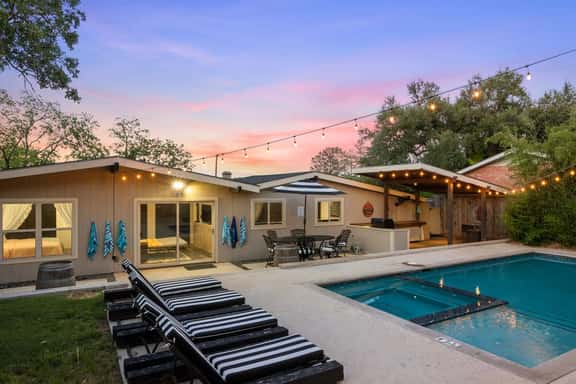Schatzi Haus - Home Theater, Pool, Close to Main - Image 1