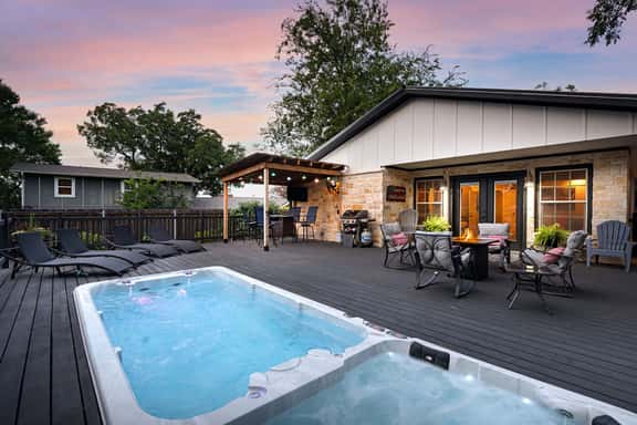 Mimosa Pool Haus - Hot Tub, Pool & Fire Pit - Image 1