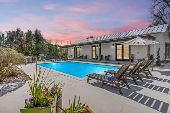 Miles Manor - Pool, 2 Hot Tubs & Walk to Main - Image 1