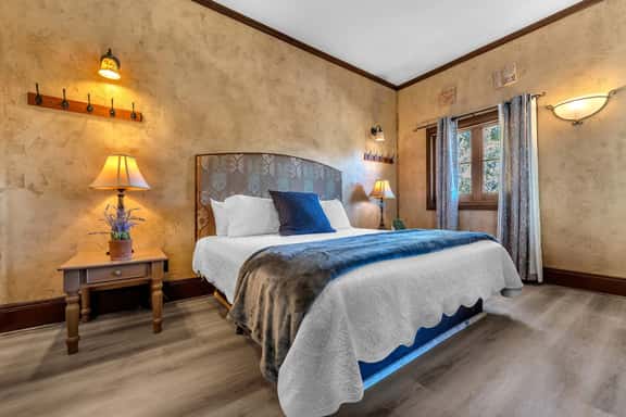 The Vineyards: Cabin 1 - Private Hot Tub & Shared Pool - Image 1