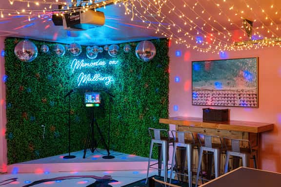 Memories - Hot Tub, Pool & Karaoke Lounge - Image 1