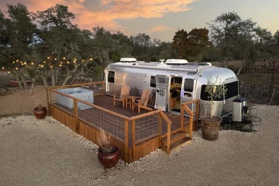 Airstream Getaway - Hot Tub & Fire Pit - Image 1