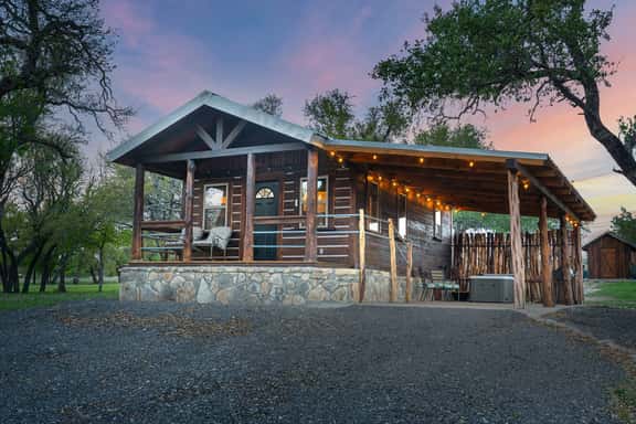 Broken Arrow - Private Escape, Hot Tub & Fire Pit - Image 1
