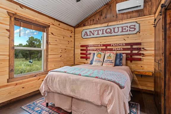 Hill Country Cabin - Cozy Rustic Getaway - Image 1