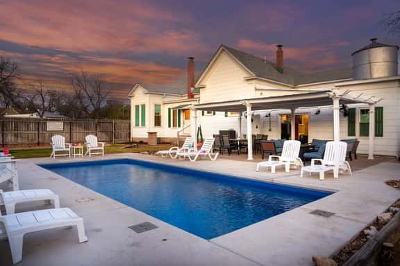 Cosmopolitan- Hot Tub, Heated Pool & Fire Pit - Image 1