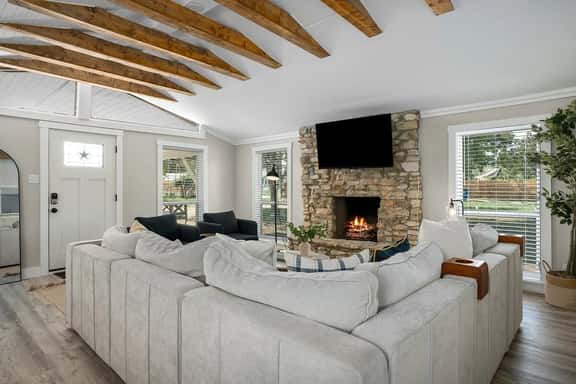 Hummingbird Haus: Sleeps 12 with Hot Tub - Image 1