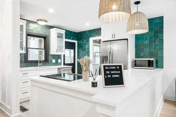 Emerald On Acorn - Cowboy Pool, Hot Tub & Firepit! - Image 1