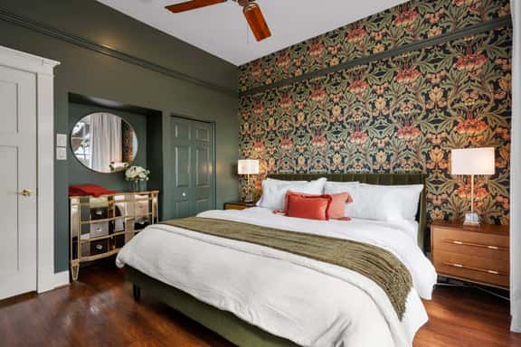 Carriage Haus - Hot Tub & Steps from Marketplatz - Image 1