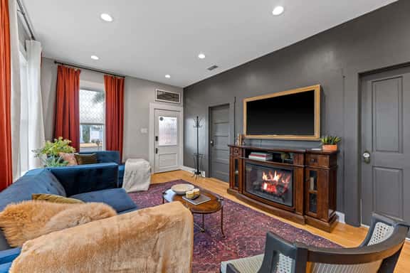 Hello Bungalow - Hot Tub, Fire Pit, 1 BLK to Main! - Image 1