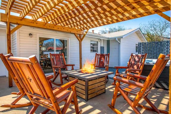 Sunrise Haus - Hot Tub & Fire Pit - Image 1