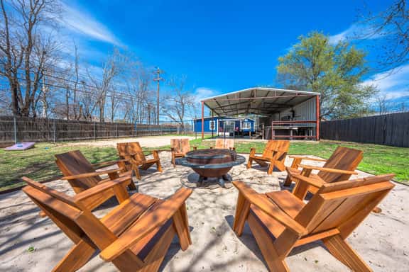 Hackberry Retreat: Hot Tub & Fire Pit - Image 1