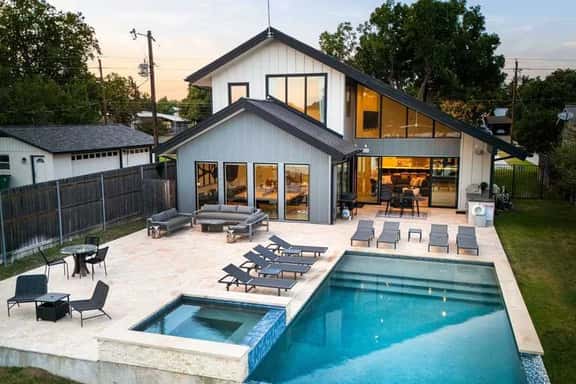 Kingsland Cove - Sleeps 20, Pool & Lake LBJ Dock - Image 1
