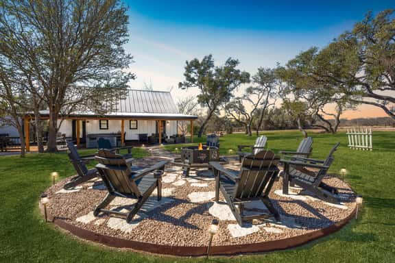 Blanco Mariposa - Hot Tub & Fire Pit - Image 1