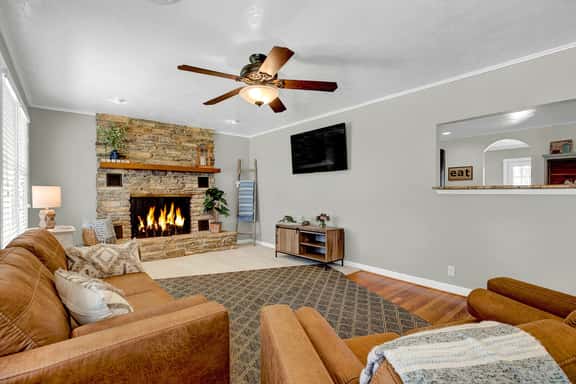 Bell Haus - Hot Tub, Fire Pit & Walk to Main St - Image 1