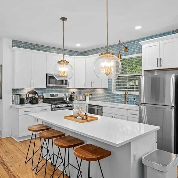 House on Cora - Sleeps 10, Hot Tub & Walk to Main! - Image 1