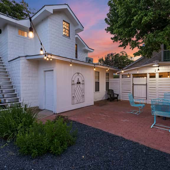 Stonewall Bungalow 4 - Sleeps 3 - Image 1