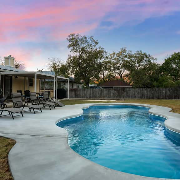 Porch & Pour - Pool, Hot Tub & Fire Pit - Image 1