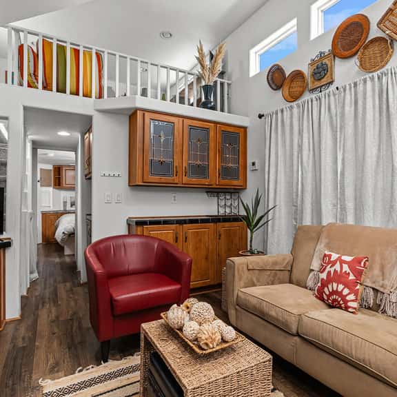 Saw Mill (Cottage #3)- Hot Tub & 10 Mins to Main St - Image 1