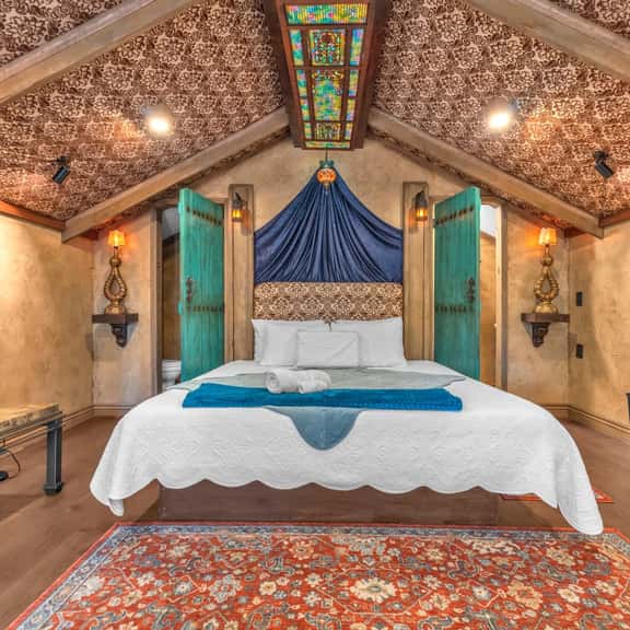 The Vineyards: Cabin 5 - Private Hot Tub & Shared Pool - Image 1