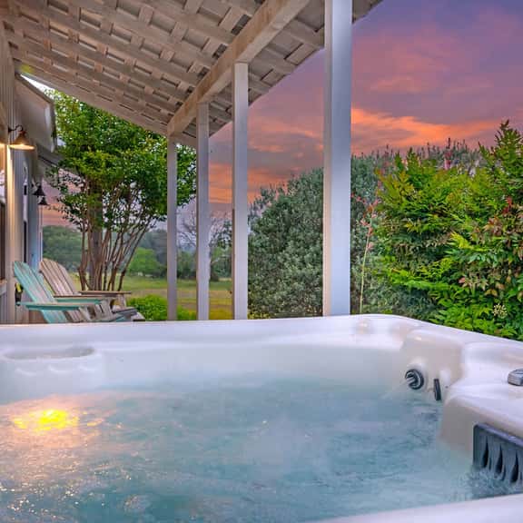 Meadows Cottage - Hot Tub & 5 mins to Main - Image 1
