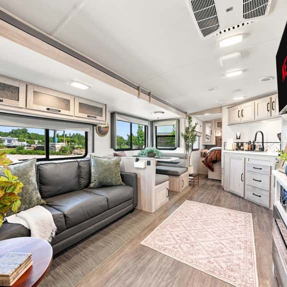 Glamping Getaway - On the 290 Wine Trail - Image 1