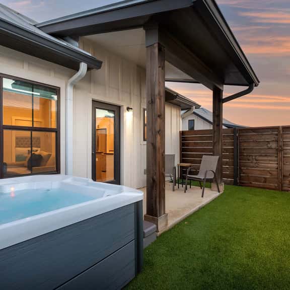 Eagle's Landing 104 - Couples getaway with Hot Tub - Image 1