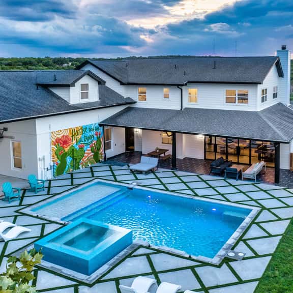 Crown Jewel - Resort Style Pool & Sleeps 46 - Image 1