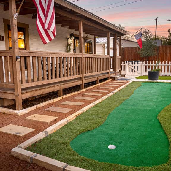LeMay Haus - Fire Pit, Cowboy Pool & Close to Main - Image 1