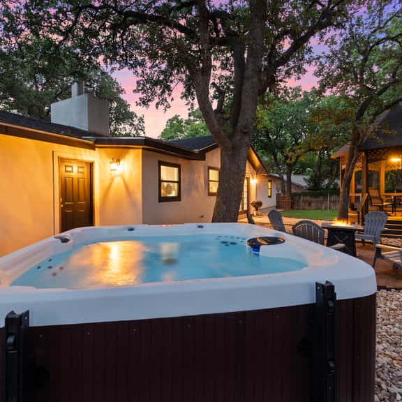 The 309 Retreat - Hot Tub & Fire Pit! - Image 1