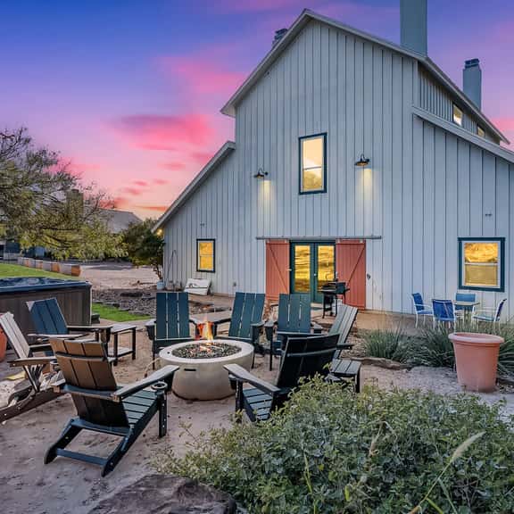 Meadows Farmhouse & Cottage - Hot Tub & Fire Pit - Image 1