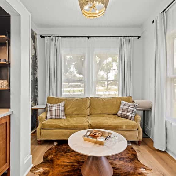 The Johnson - Spacious Backyard and Fire Pit - Image 1