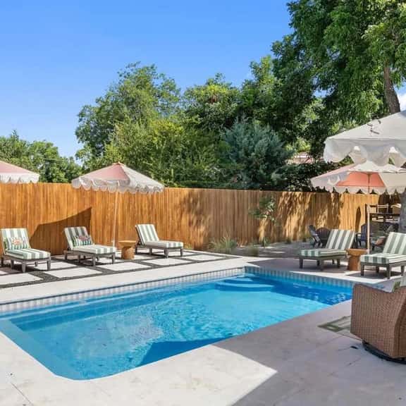 Painted Lady - Pool, Hot Tub & Walk to Main - Image 1