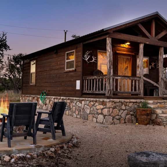 Rockin' R Ranch - 6 Cabins & Sleeps 14 - Image 1