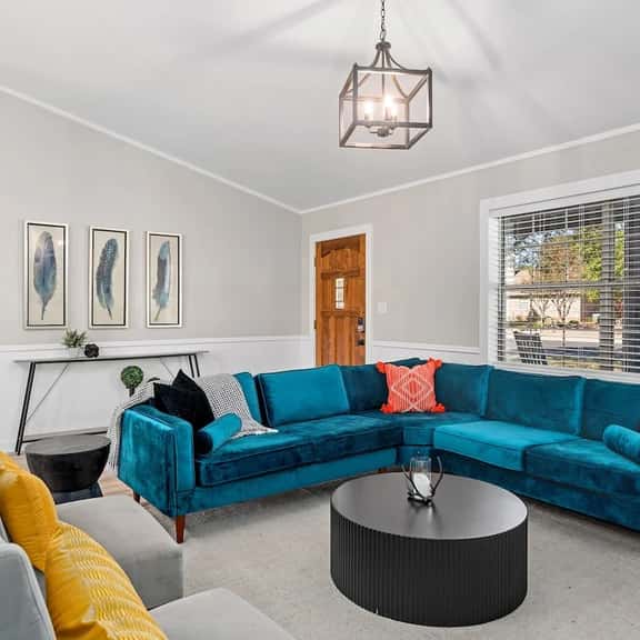 Fritztown's Finest - Hot Tub, Fire Pit & Sleeps 10 - Image 1