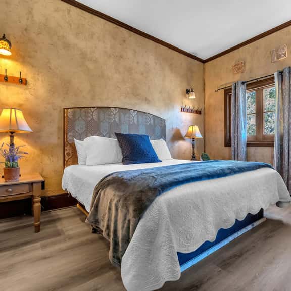 The Vineyards: Cabin 1 - Private Hot Tub & Shared Pool - Image 1
