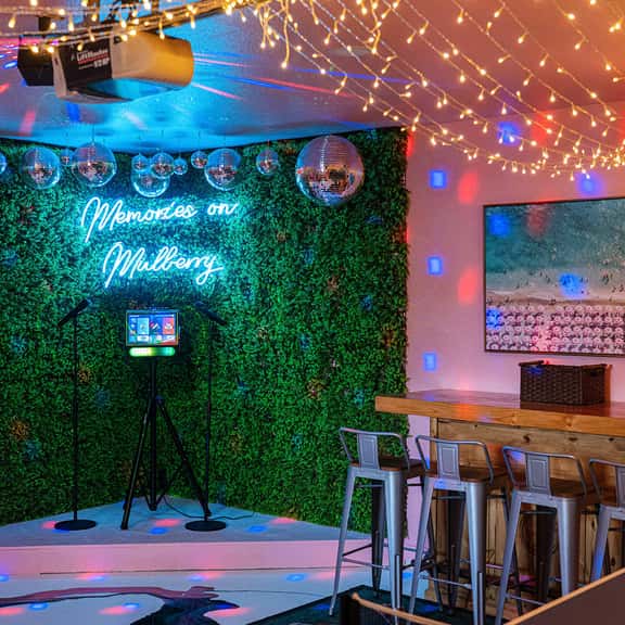 Memories - Hot Tub, Pool & Karaoke Lounge - Image 1