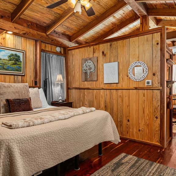 Saw Mill (Cabin #2) - Hot Tub & 10 Mins to Main St - Image 1