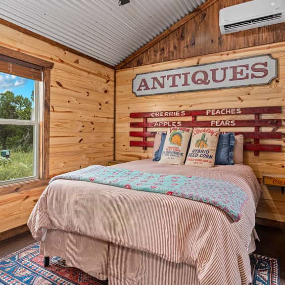 Hill Country Cabin - Cozy Rustic Getaway - Image 1
