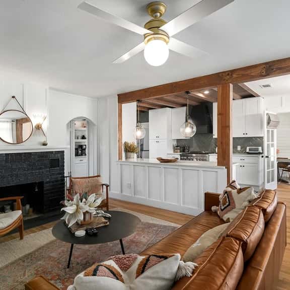 Ruth's Place - Walk to Main, Hot Tub & Fire Pit - Image 1